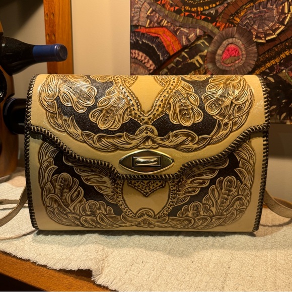 Vintage tooled leather Western theme purse - Picture 6 of 12